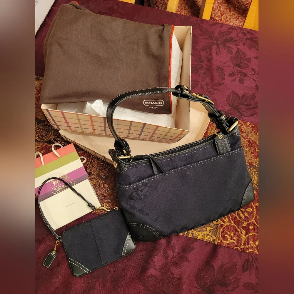 PRICE FIRM - Black Signature COACH Handbag & Wristlet Wallet, circ. 2007 - Picture 2 of 14